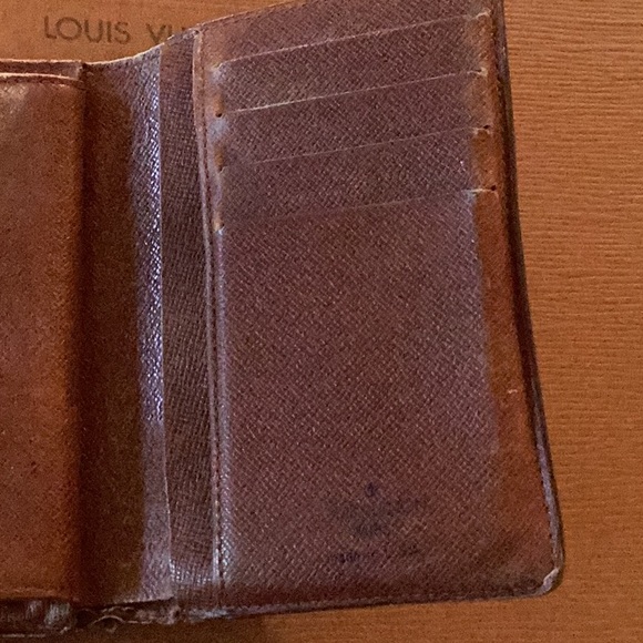 Vintage authentic Louis Vuitton bifold/ snap & button closure wallet. - Picture 8 of 14
